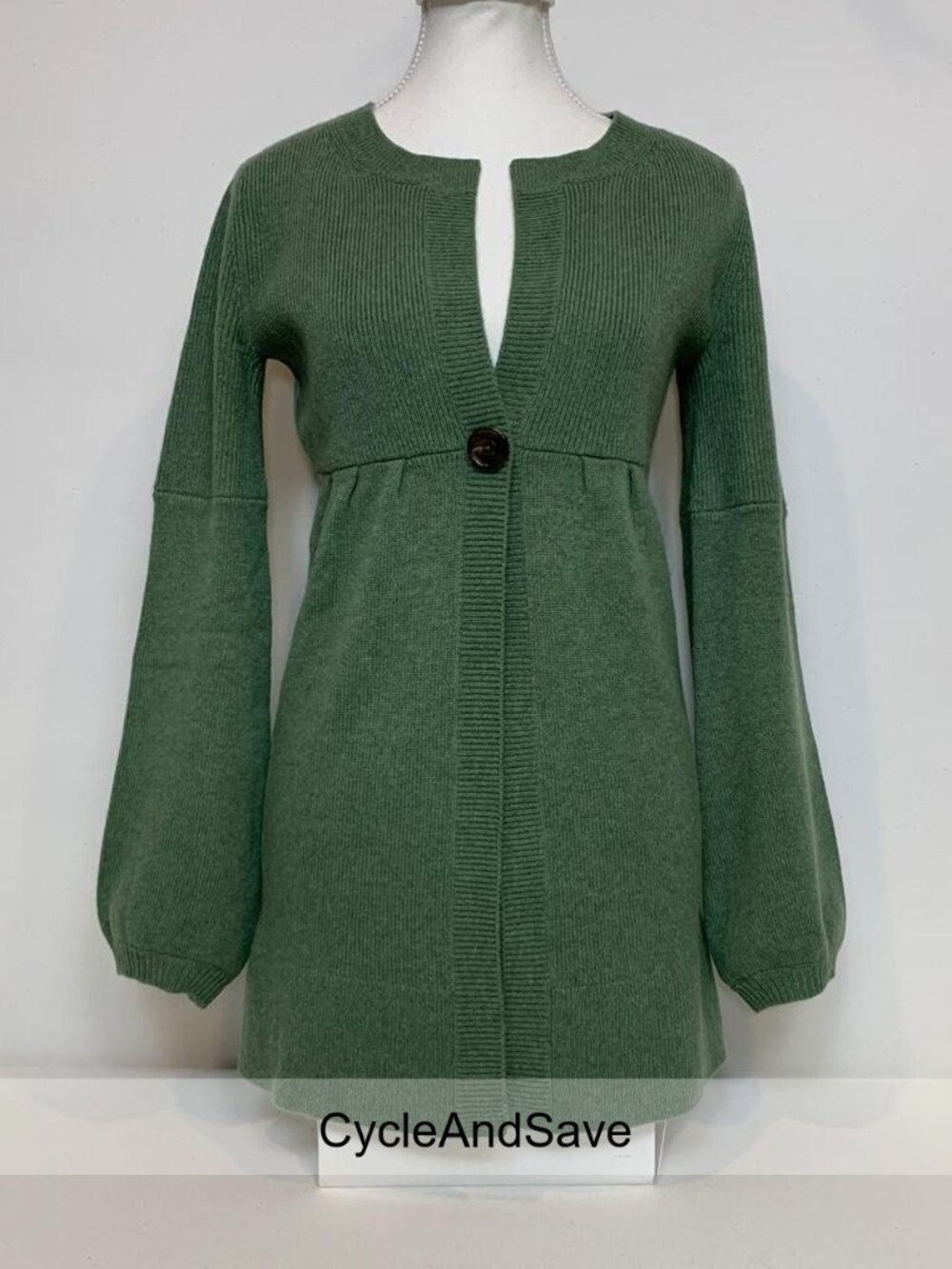 Neiman Marcus Luxurious Green Cashmere Cardigan